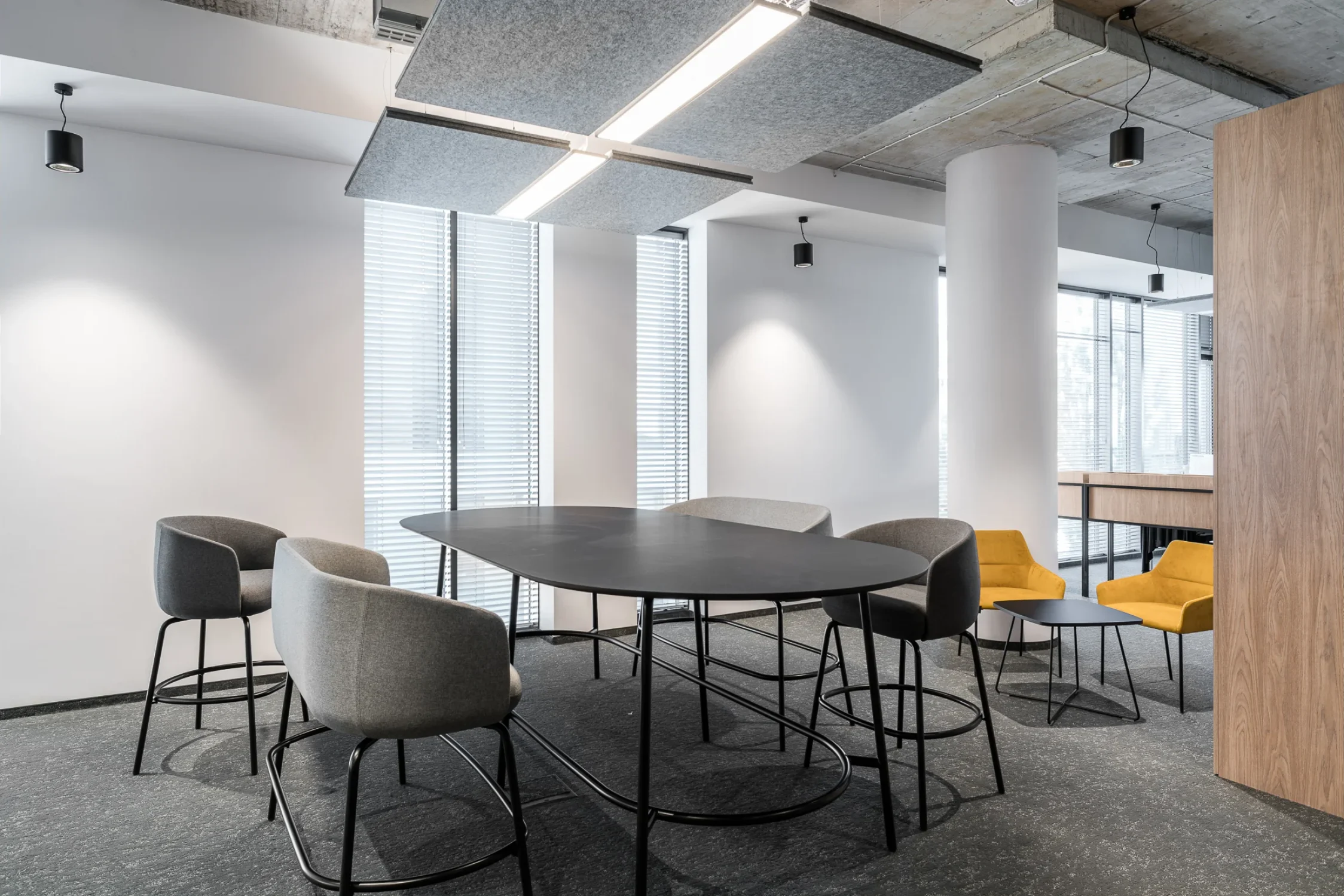 Santander office interior — photograph 9 of 11
