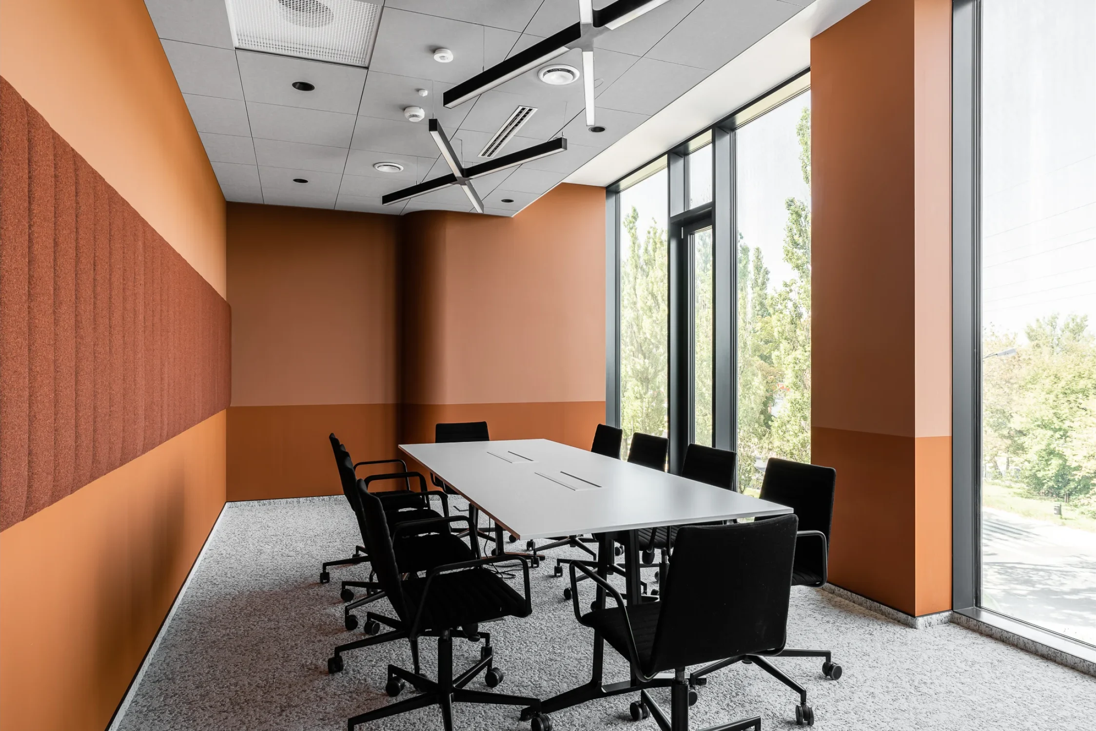 Santander office interior — photograph 7 of 11