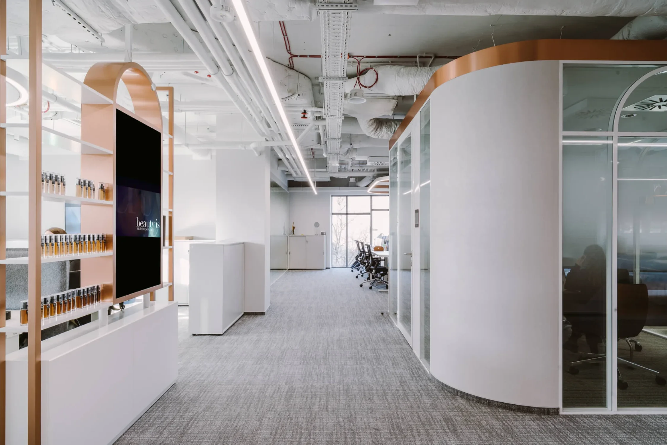 L’Oréal office interior — photograph 3 of 41