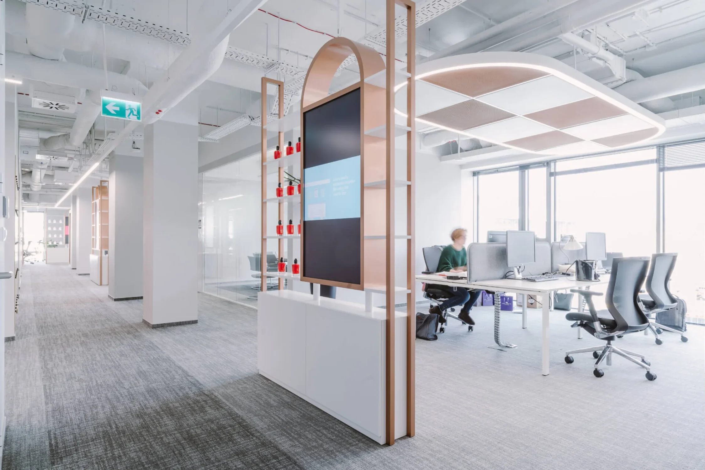 L’Oréal office interior — photograph 11 of 41
