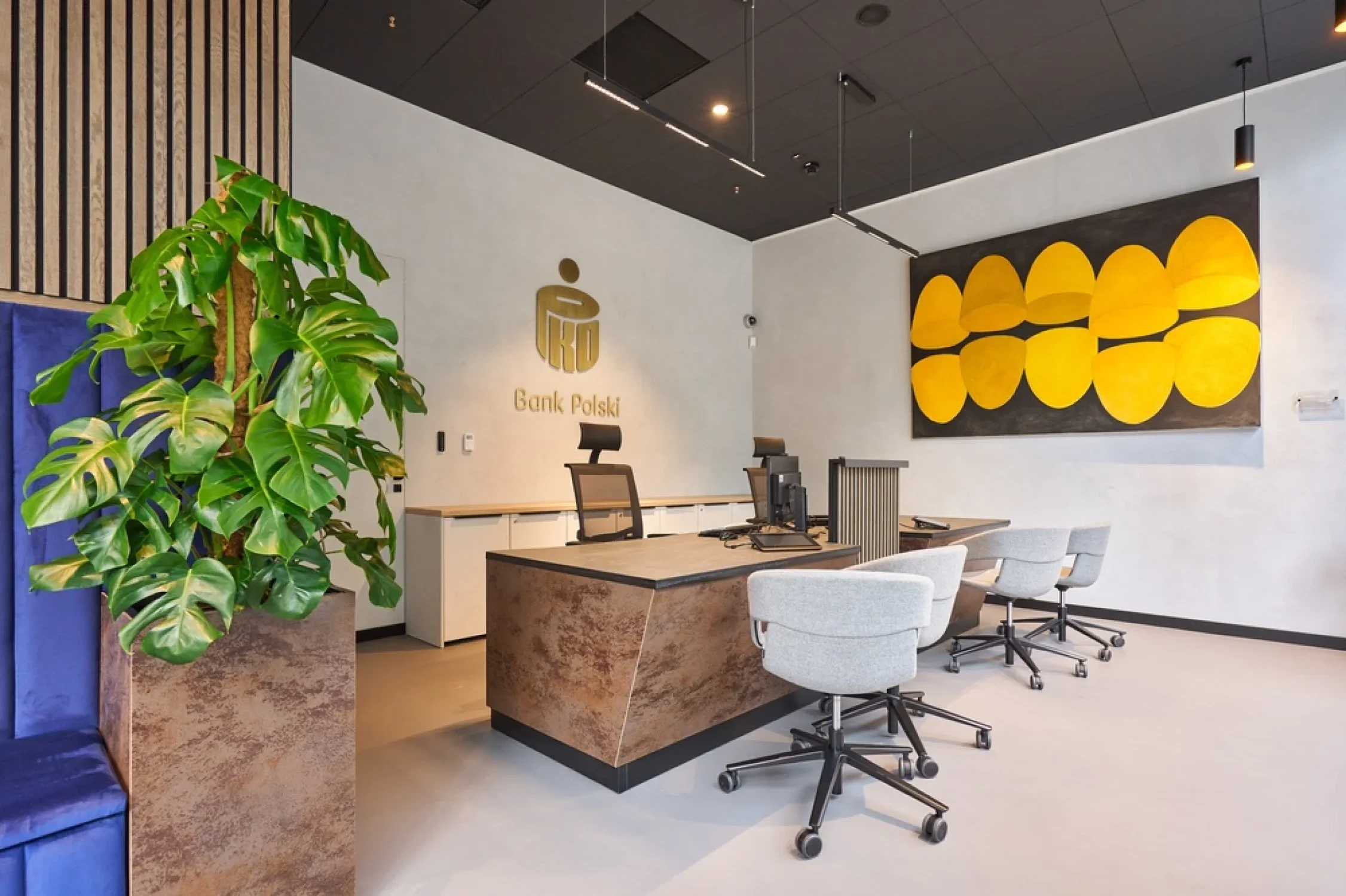 PKO Bank Polski Norblin branch interior — photograph 2 of 23