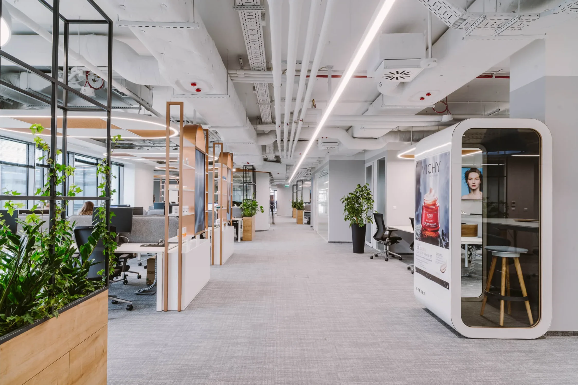 L’Oréal office interior — photograph 21 of 41
