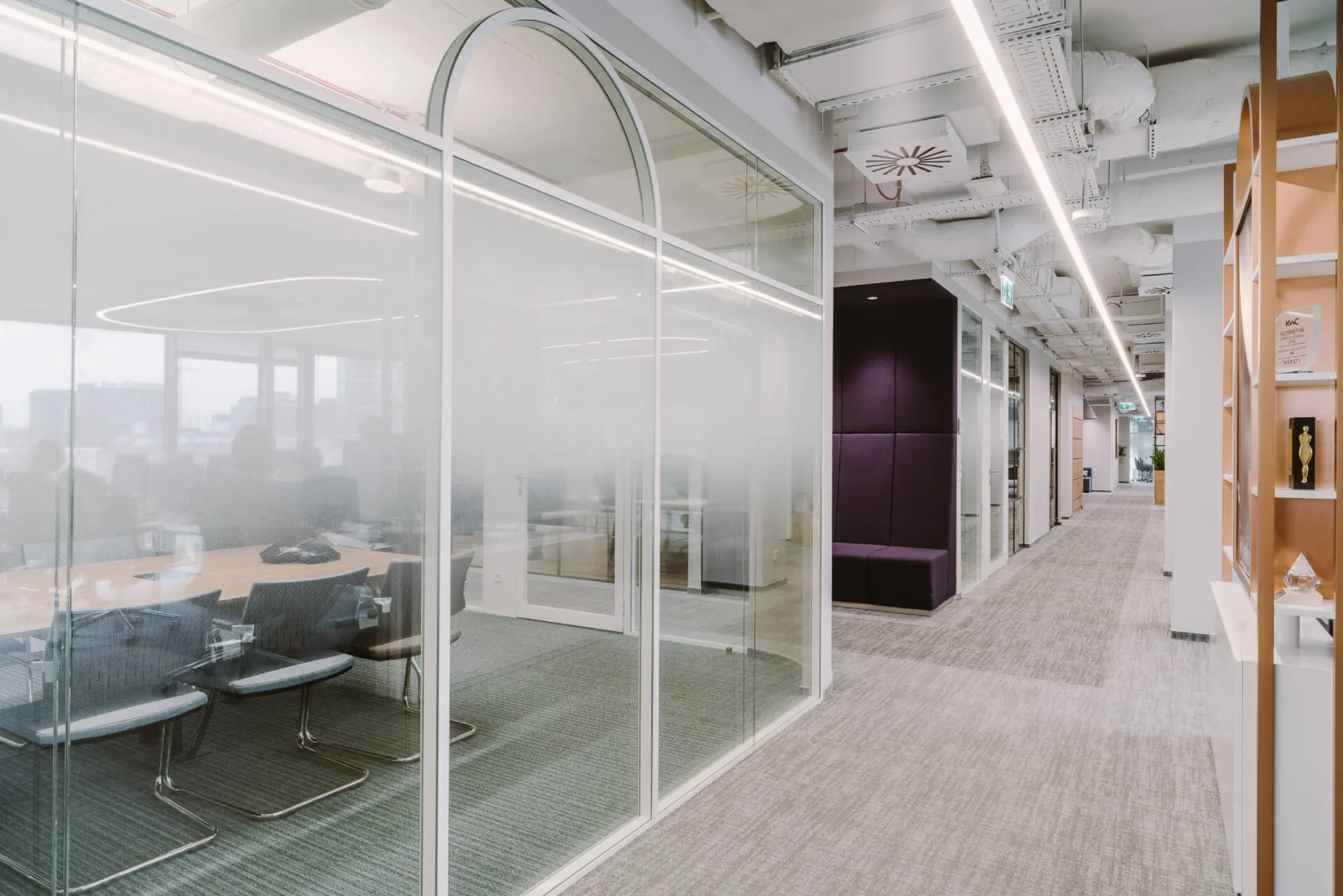 L’Oréal office interior — photograph 16 of 41
