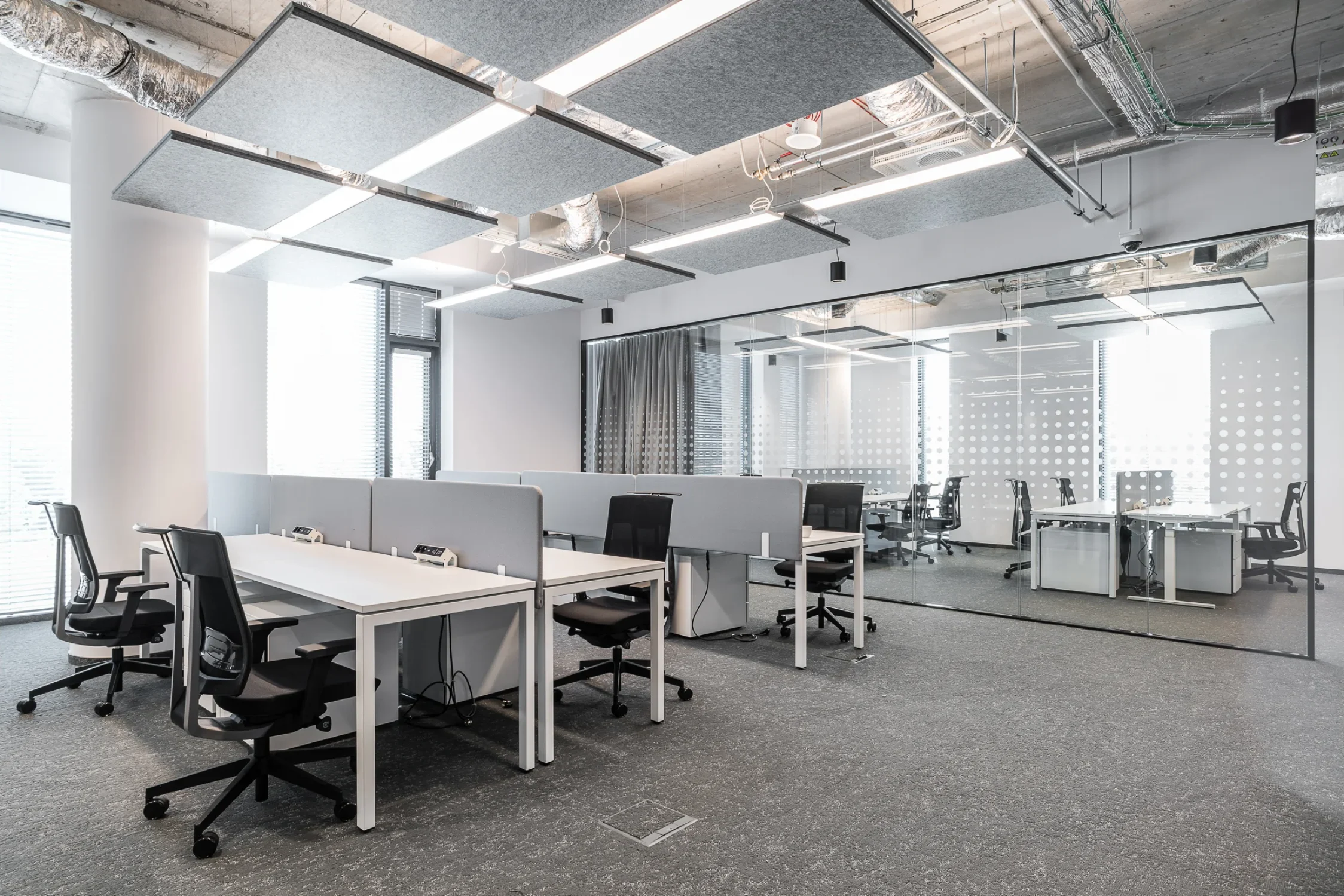 Santander office interior — photograph 10 of 11