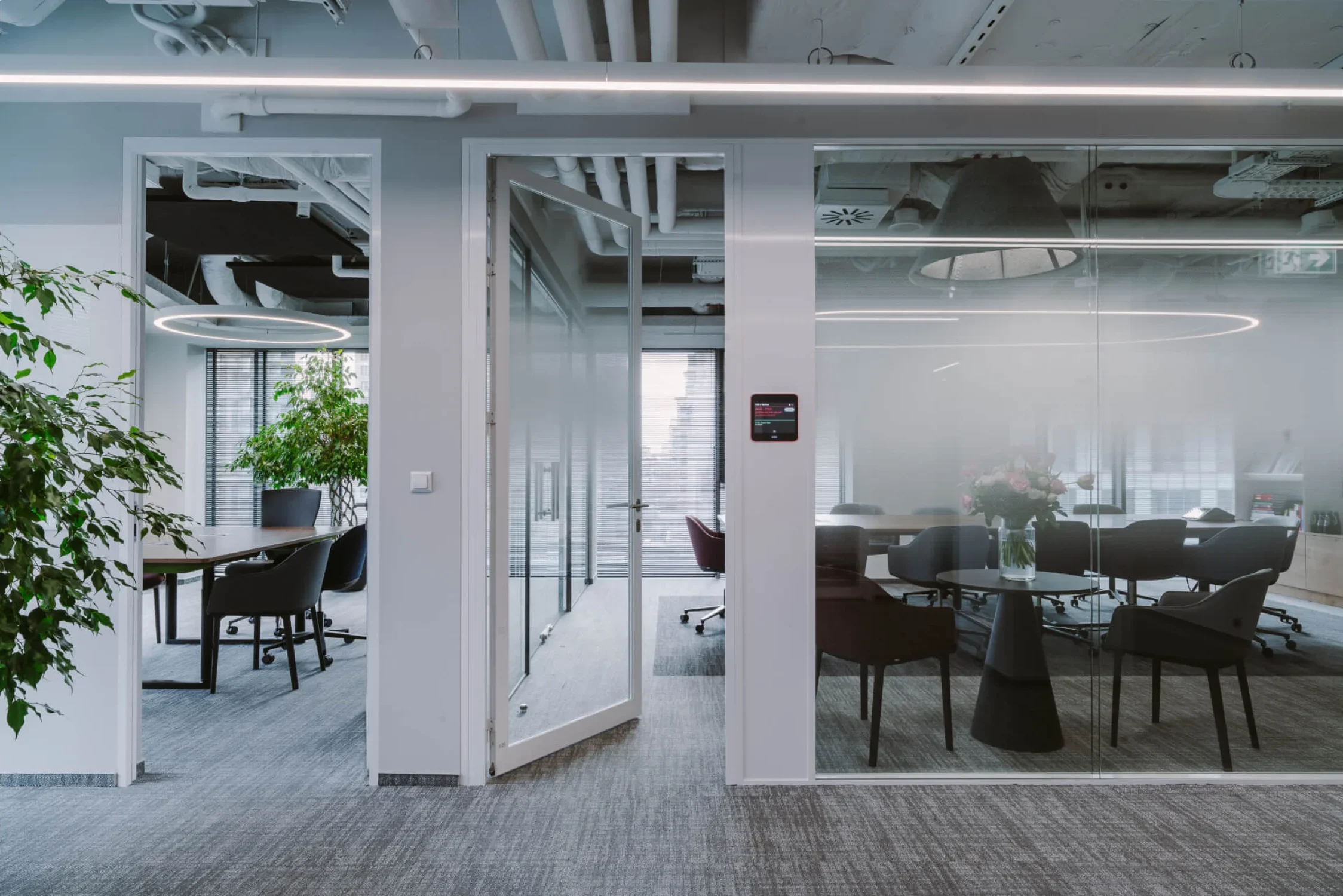 L’Oréal office interior — photograph 14 of 41