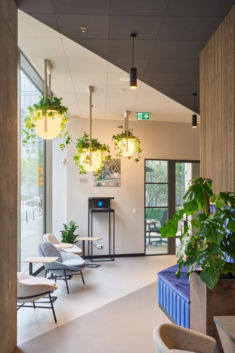 PKO Bank Polski Norblin branch interior — photograph 21 of 23