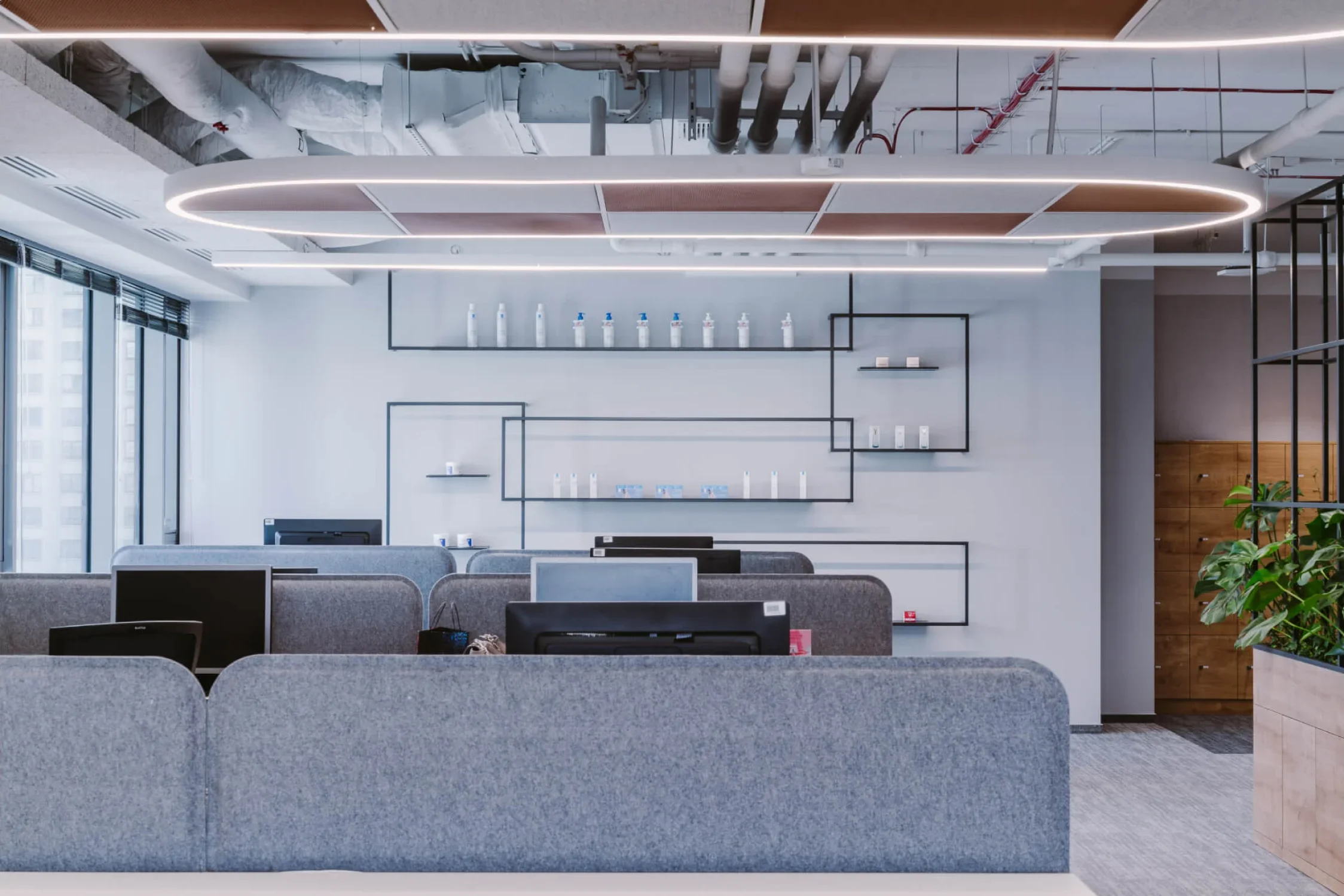 L’Oréal office interior — photograph 1 of 41