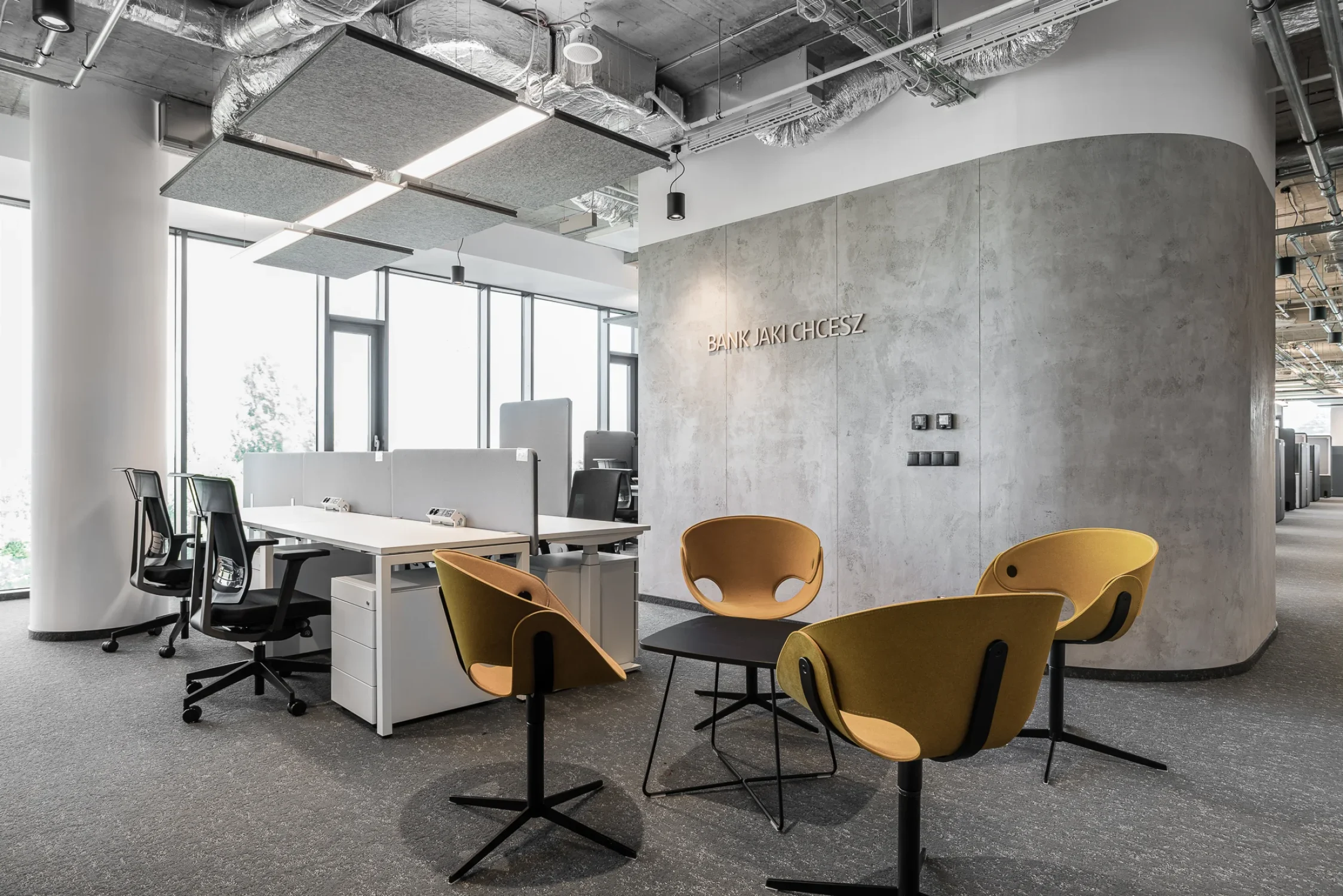 Santander office interior — photograph 1 of 11